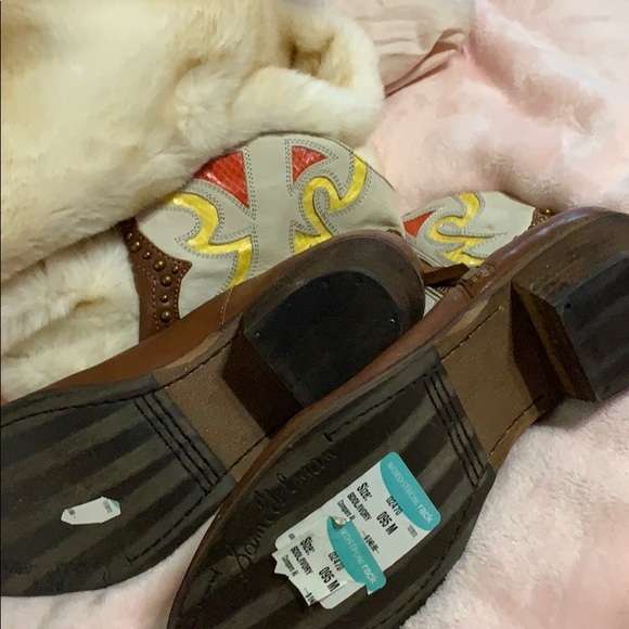 Boots - Picture 7 of 7